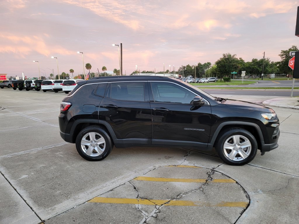 Used 2022 Jeep Compass Latitude FWD image 6