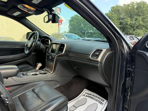 Used 2016 Jeep Grand Cherokee Limited w/ Luxury Group II AWD/4WD image 19