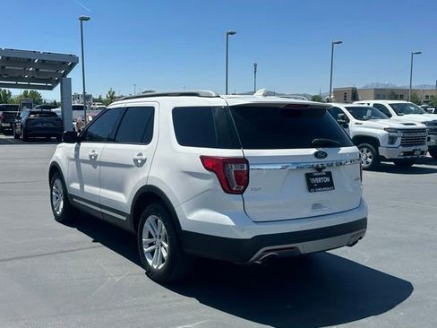 Used 2017 Ford Explorer XLT w/ Equipment Group 202A FWD image 22