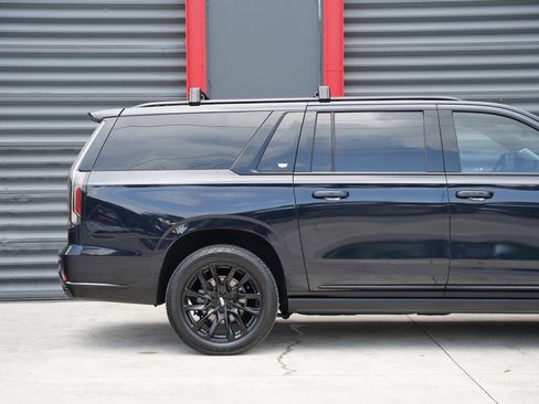 Used 2023 Cadillac Escalade ESV Sport Platinum w/ LPO, ONYX Package RWD image 16