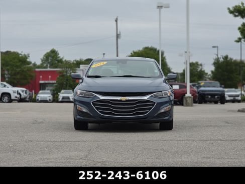 Used 2024 Chevrolet Malibu LT FWD image 2