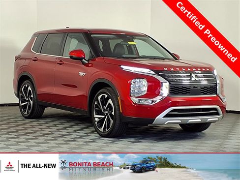 Used 2024 Mitsubishi Outlander SE image 1