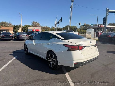 Used 2019 Nissan Altima 2.5 SR w/ SR Premium Package image 12