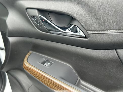 Used 2022 GMC Acadia SLE FWD image 26