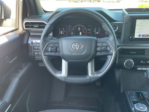 Used 2025 Toyota 4Runner SR5 AWD/4WD image 13