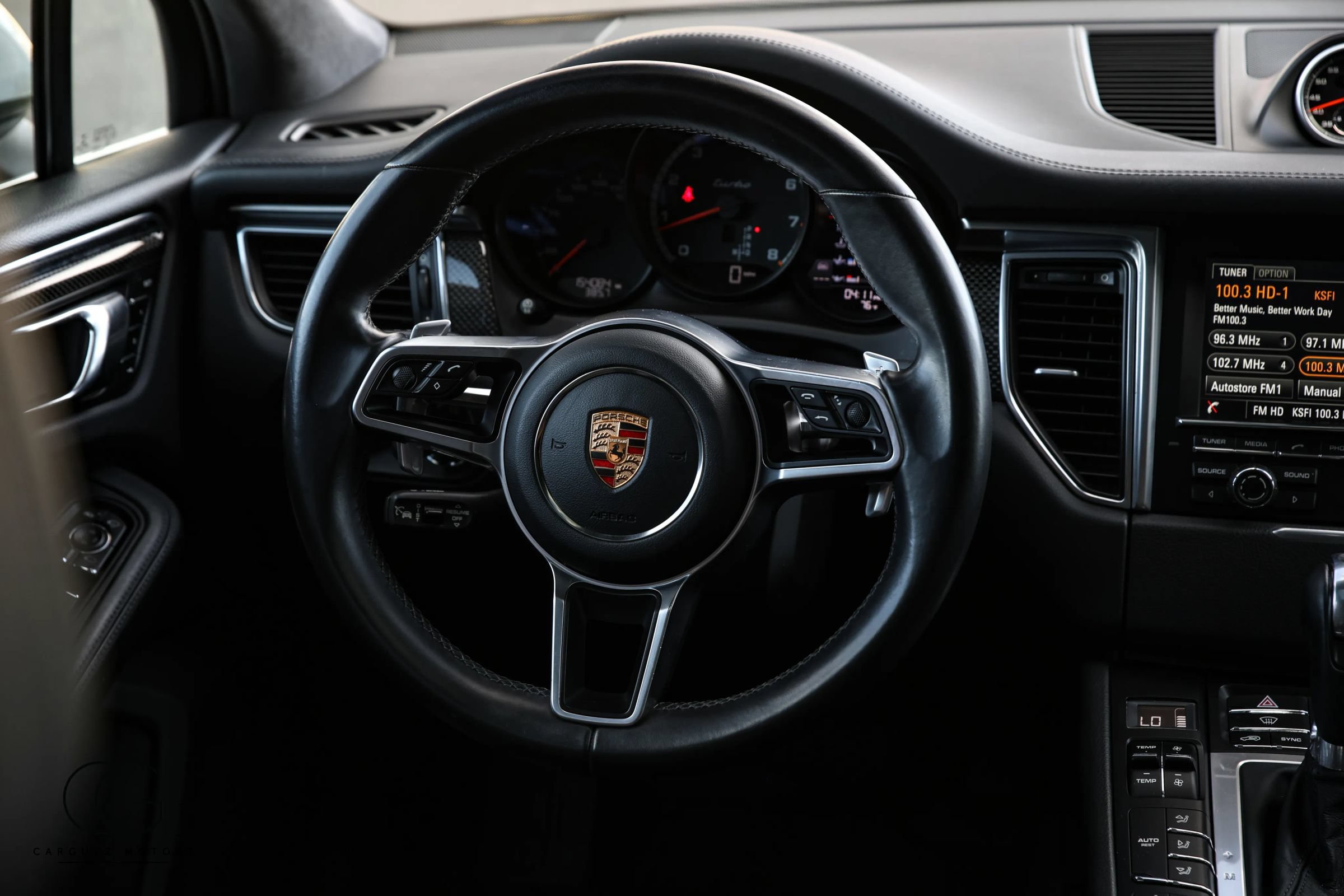 Used 2015 Porsche Macan Turbo AWD/4WD image 27