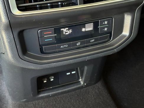 Used 2025 Volkswagen Atlas SE FWD image 23