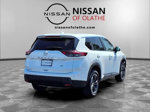 Used 2025 Nissan Rogue SV AWD/4WD image 28