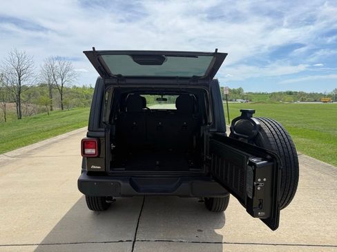 Used 2023 Jeep Wrangler Unlimited Sport AWD/4WD image 5