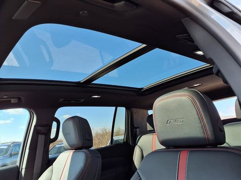 Used 2024 Chevrolet Traverse RS w/ LPO, Floor Liner Package image 27