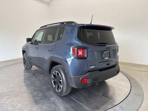 Used 2023 Jeep Renegade Latitude w/ Sun/Sound Group AWD/4WD image 5