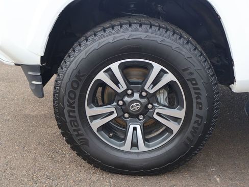 Used 2017 Toyota Tacoma TRD Sport w/ Premium & Technology Package image 43