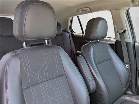 Used 2020 Chevrolet Trax LT w/ LT Convenience Package FWD image 27