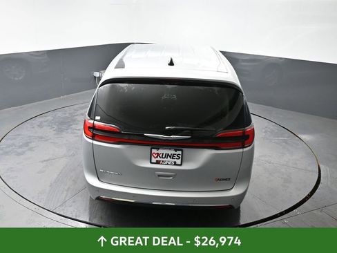 Used 2024 Chrysler Pacifica Touring-L image 52