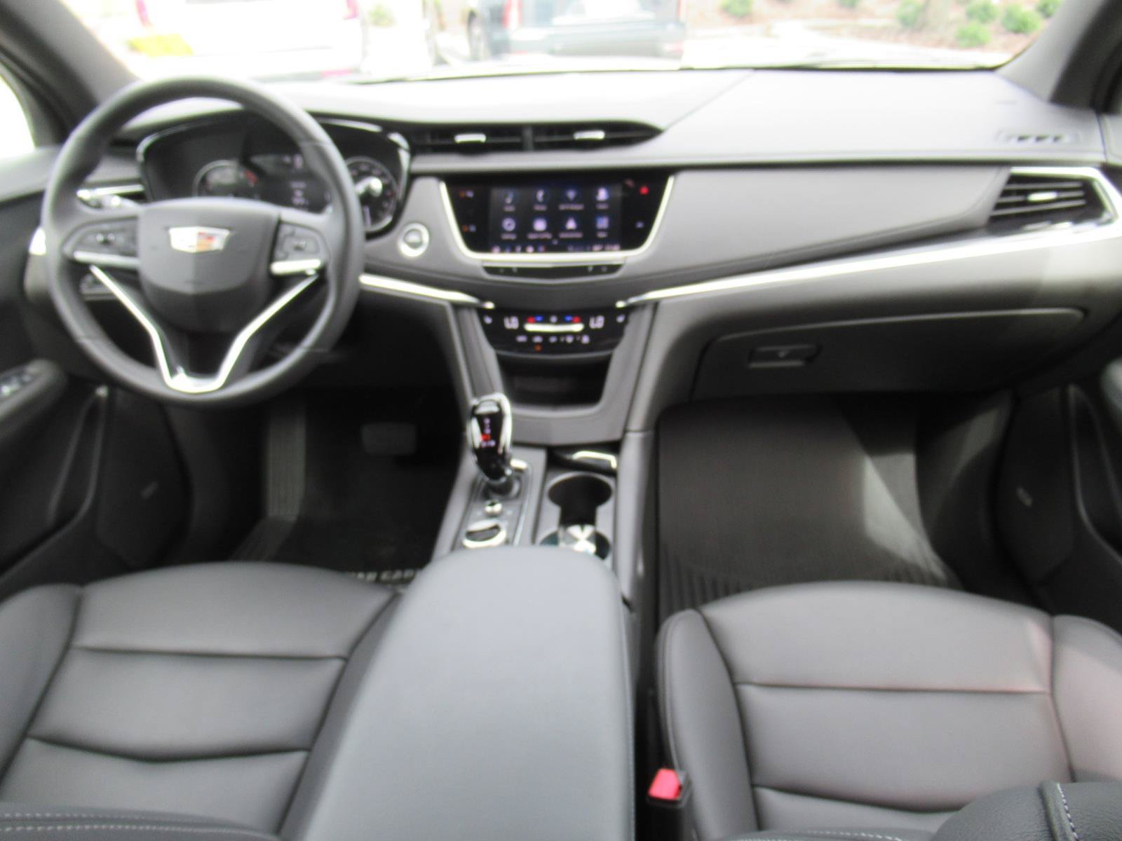 Used 2025 Cadillac XT6 Luxury FWD image 13