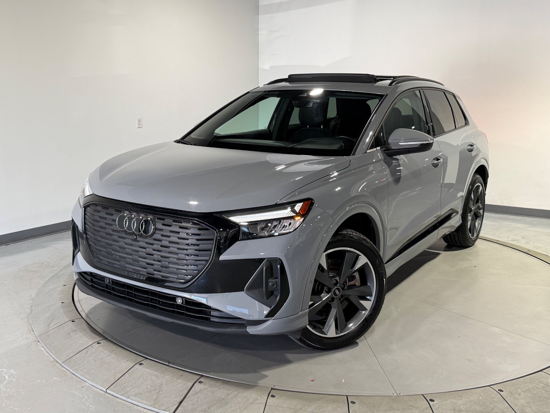 Used 2023 Audi Q4 e-tron Premium Plus w/ Premium Plus AWD/4WD image 2