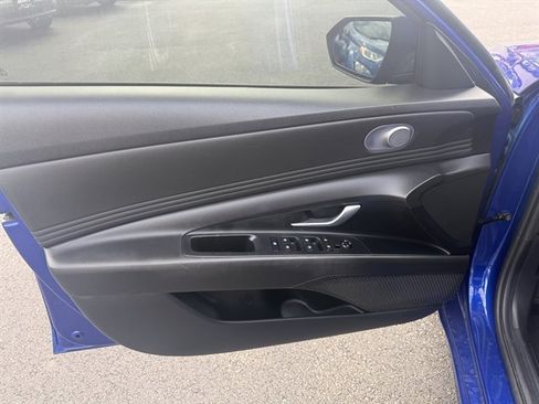 Used 2023 Hyundai Elantra SEL w/ Convenience Package image 16