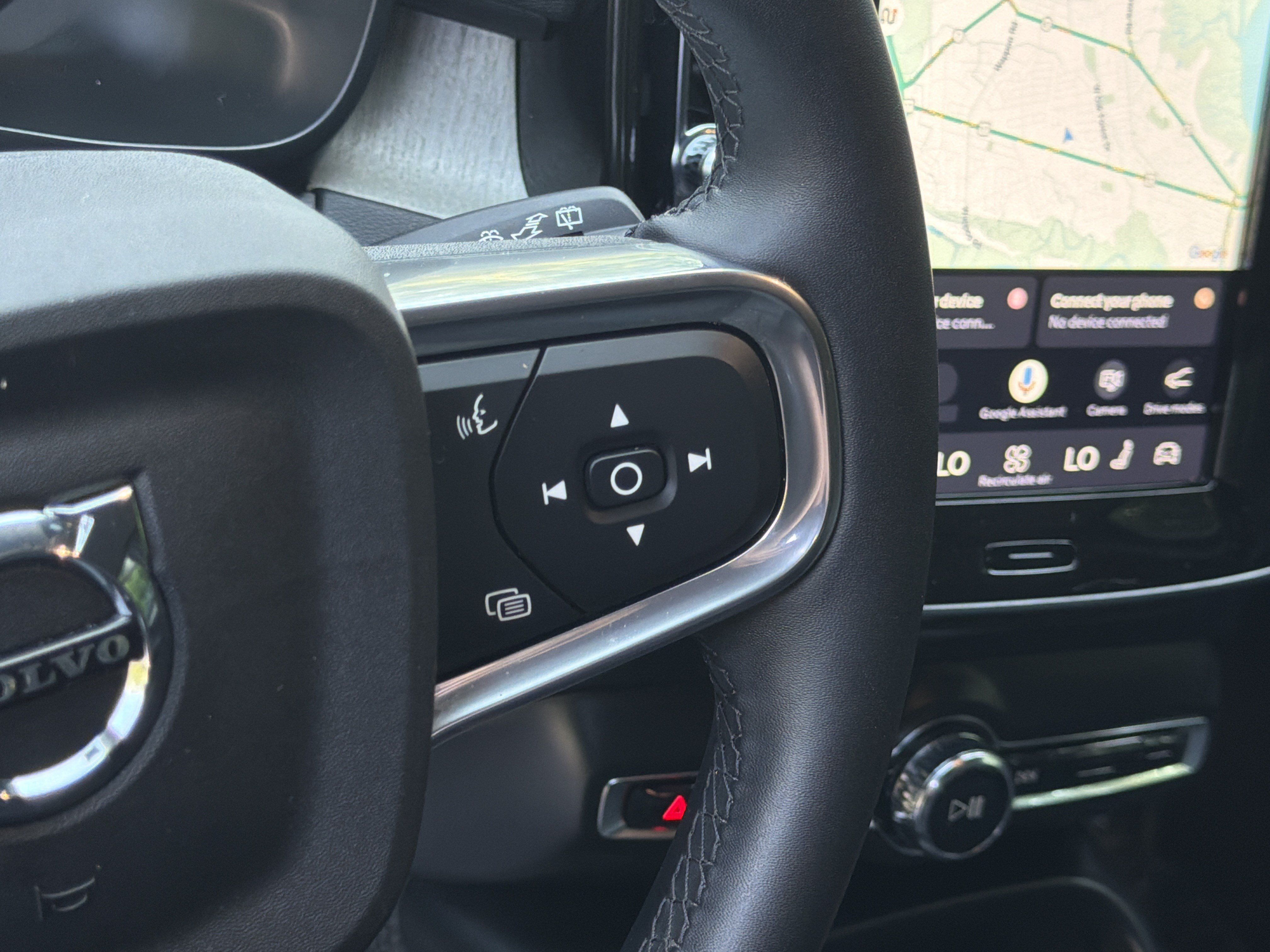 Certified 2026 Volvo XC40 B4 Core FWD image 20