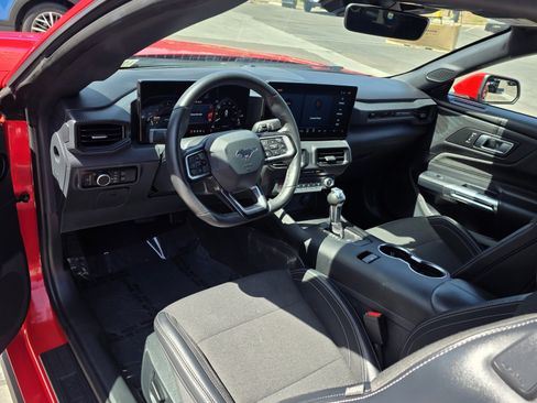 Used 2025 Ford Mustang Convertible RWD image 6