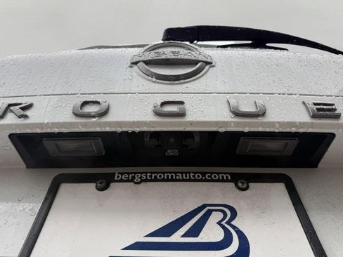Used 2025 Nissan Rogue Platinum image 12