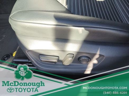 Certified 2022 Toyota Camry SE image 15