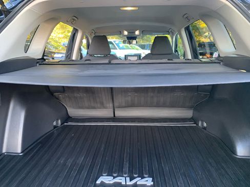 Used 2022 Toyota RAV4 LE image 41