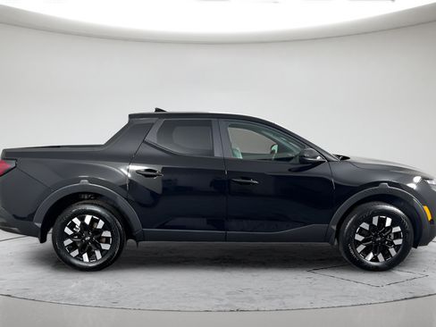 Used 2025 Hyundai Santa Cruz SE AWD/4WD image 2