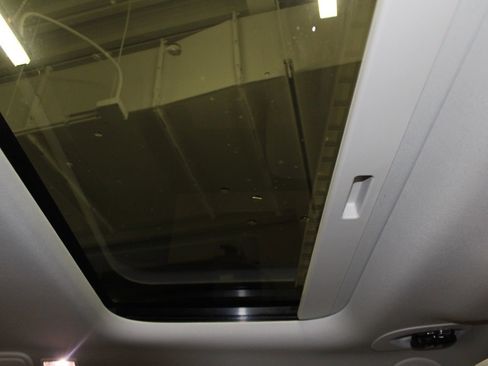 Used 2023 Land Rover Defender 130 SE image 44