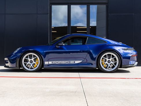 Certified 2026 Porsche 911 GT3 RWD image 2