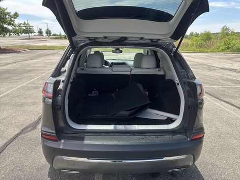 Used 2019 Jeep Cherokee Limited w/ Luxury Group FWD image 30