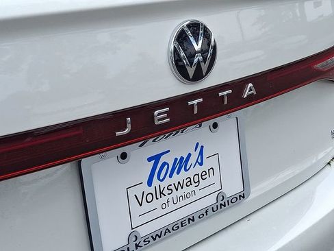 New 2026 Volkswagen Jetta SE FWD image 17