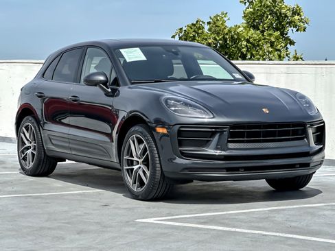 Used 2022 Porsche Macan AWD/4WD image 10