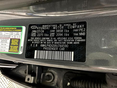 Used 2024 Hyundai Elantra Limited FWD image 19