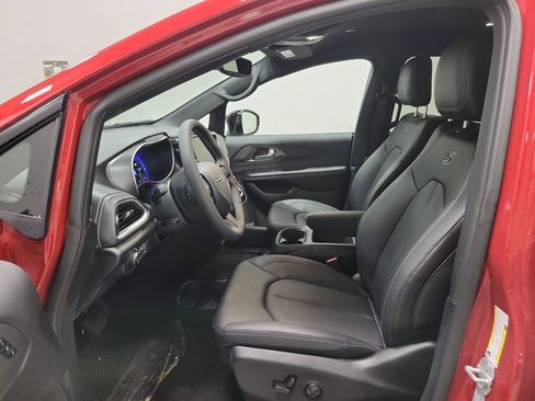 New 2026 Chrysler Pacifica Select w/ S Appearance Package image 10