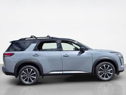 New 2026 Nissan Pathfinder Platinum w/ Lighting Package