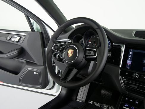 New 2026 Porsche Macan AWD/4WD image 29