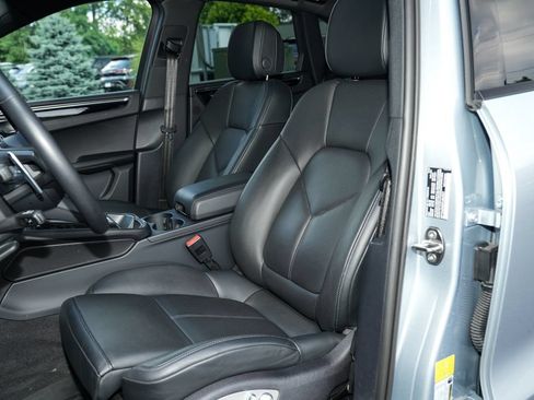 Certified 2026 Porsche Macan AWD/4WD image 5