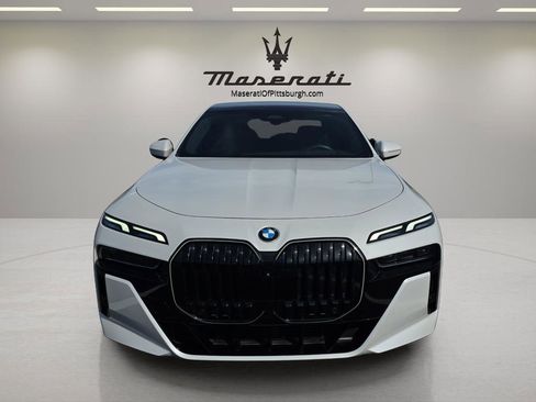 Used 2025 BMW 760i xDrive w/ Premium Package AWD/4WD image 2