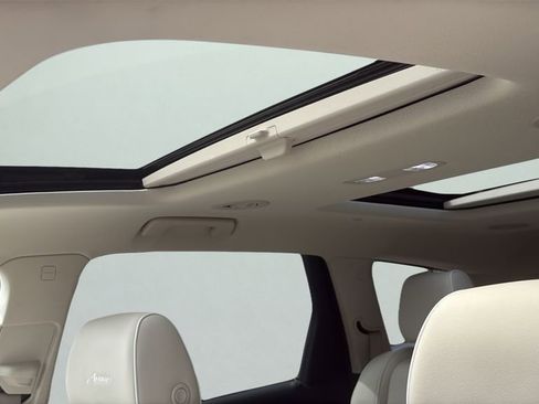 Used 2023 Buick Enclave Avenir w/ Avenir Technology Package image 10