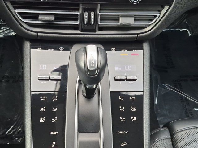 Used 2023 Porsche Macan S AWD/4WD image 19