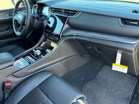 New 2025 Jeep Grand Cherokee Overland w/ Luxury Tech Group IV image 26