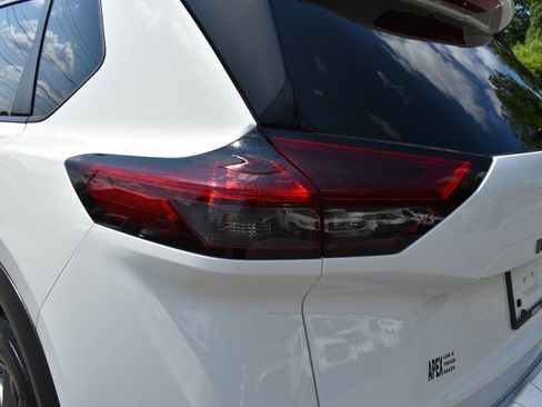 Used 2024 Nissan Rogue S AWD/4WD image 37