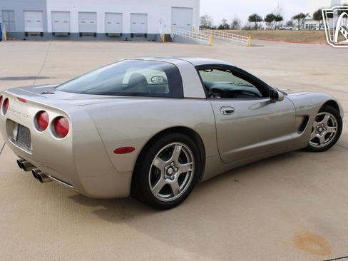 Used 1998 Chevrolet Corvette Coupe w/ Performance Handling Pkg image 15