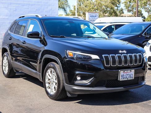 Used 2019 Jeep Cherokee Latitude w/ Popular Appearance Group FWD image 3