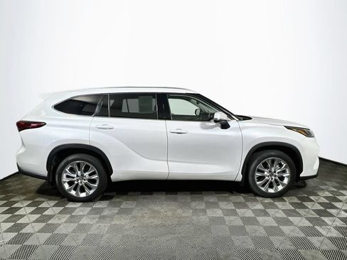 Certified 2023 Toyota Highlander Limited AWD/4WD image 8