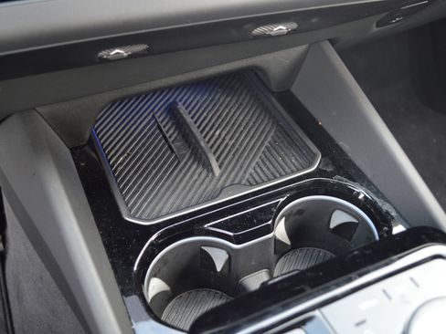 Used 2025 BMW 530i xDrive w/ Premium Package image 23