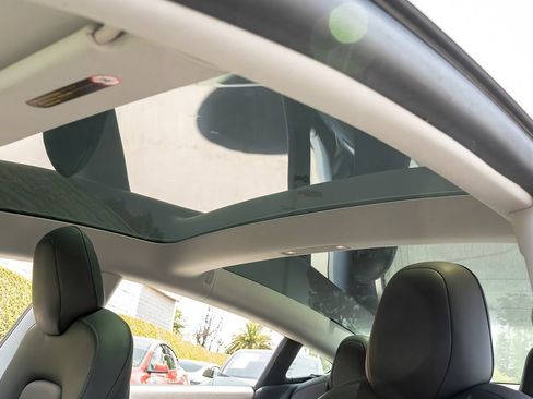 Used 2020 Tesla Model 3 Standard Range Plus RWD image 8
