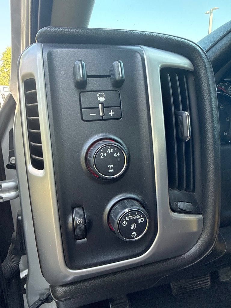 Used 2016 GMC Sierra 2500 SLT w/ Suspension Package, Off-Road AWD/4WD image 14