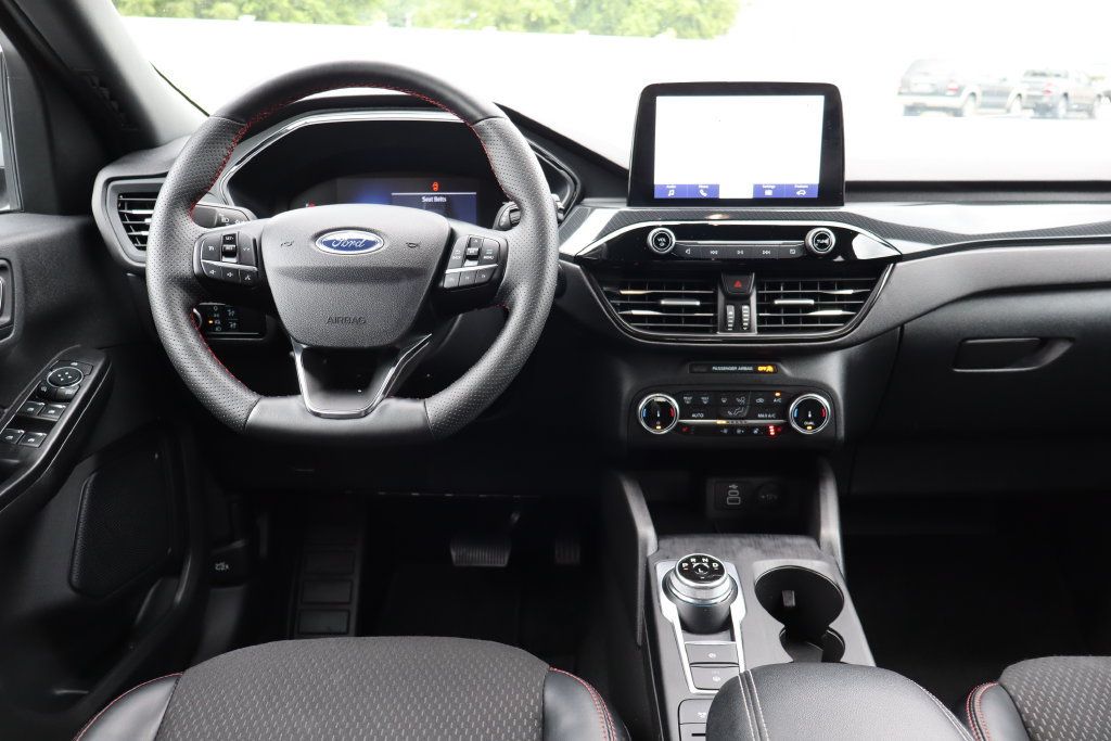 Used 2025 Ford Escape ST-Line Select AWD/4WD image 5