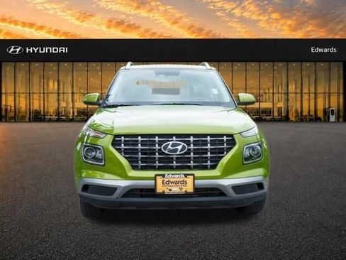 Used 2023 Hyundai Venue SEL FWD image 2